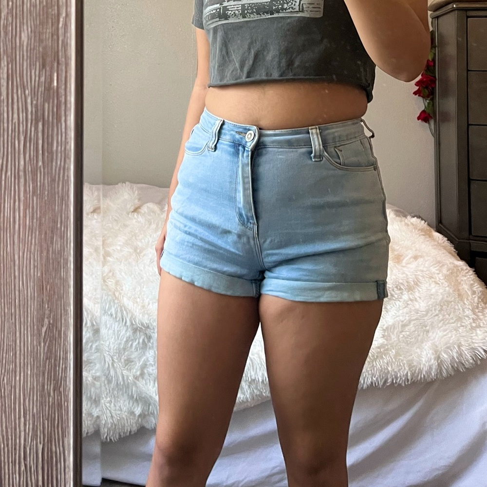 Stretchy denim highwaist shorts